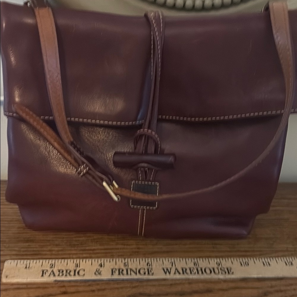 Dooney & Bourke Brown Leather Shoulder Bag with Classic Design